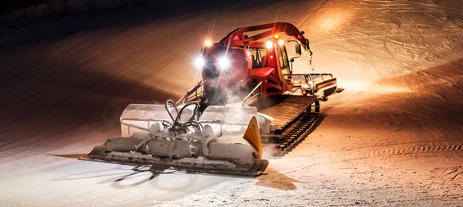 LED-Schneepfluglichter für sicheres Arbeiten bei Dunkelheit.