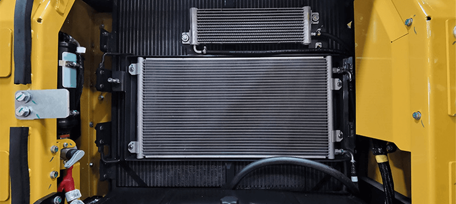 A bulldozer pointed out the locations of the radiator and coolingfan in his engine and displayed them with small ICONS