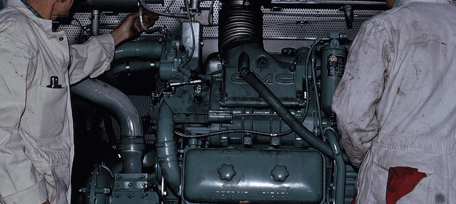 A-person-is-inspecting-the-Detroit-Diesel-S60-engine