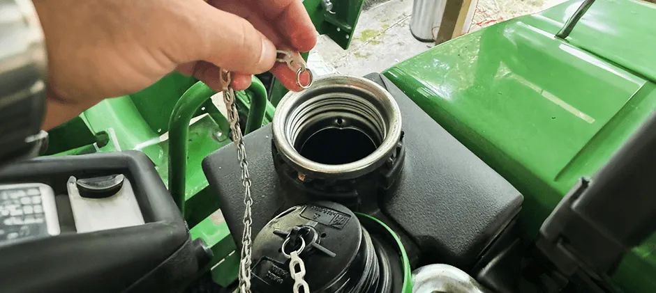 Wie Sie das Hydrauliköl bei John-Deere-Traktoren prüfen