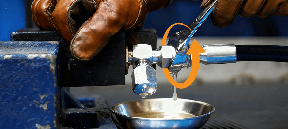 purger un vérin hydraulique avec une vis de purge