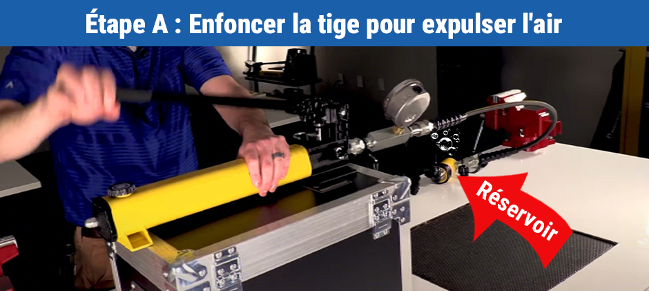 Enfoncer la tige pour expulser l'air