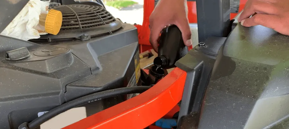 ¿Con qué frecuencia se debe cambiar el aceite del motor Kubota?